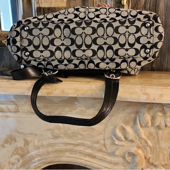 Coach Canvas Monogram C Shoulder Bag EUC - Picture 12 of 14